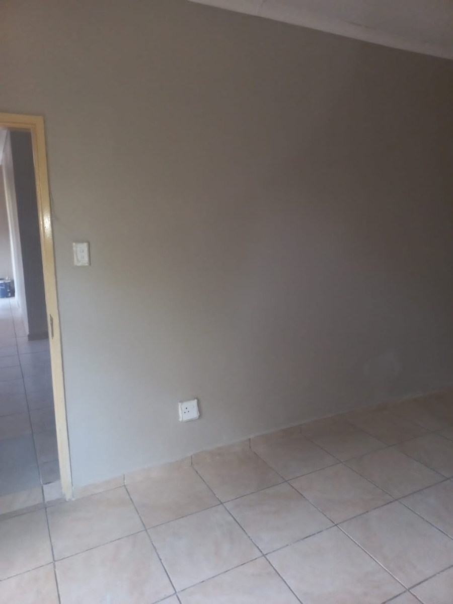 To Let 2 Bedroom Property for Rent in Vaalpark Free State